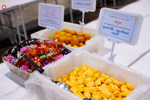 ภาพ No.188212:พิธีถวายภัตตาหารเป็นสังฆทาน แด่พระธรรมยาตรา ในโครงการธรรมยาตรา กตัญญูบูชา มหาปูชนียาจารย์ พระมงคลเทพมุนี(สด จนฺทสโร) พระผู้ปราบมาร อนุสรณ์สถาน 7 แห่ง ปีที่ 13 ณ สภาธรรมกายสากล วัดพระธรรมกาย วันที่ 2 มกราคม พ.ศ. 2568