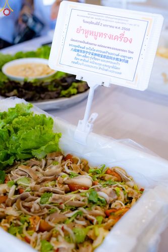 ภาพ No.188221:พิธีถวายภัตตาหารเป็นสังฆทาน แด่พระธรรมยาตรา ในโครงการธรรมยาตรา กตัญญูบูชา มหาปูชนียาจารย์ พระมงคลเทพมุนี(สด จนฺทสโร) พระผู้ปราบมาร อนุสรณ์สถาน 7 แห่ง ปีที่ 13 ณ สภาธรรมกายสากล วัดพระธรรมกาย วันที่ 2 มกราคม พ.ศ. 2568