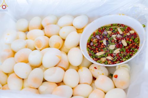 ภาพ No.188226:พิธีถวายภัตตาหารเป็นสังฆทาน แด่พระธรรมยาตรา ในโครงการธรรมยาตรา กตัญญูบูชา มหาปูชนียาจารย์ พระมงคลเทพมุนี(สด จนฺทสโร) พระผู้ปราบมาร อนุสรณ์สถาน 7 แห่ง ปีที่ 13 ณ สภาธรรมกายสากล วัดพระธรรมกาย วันที่ 2 มกราคม พ.ศ. 2568