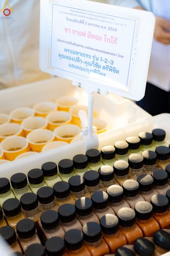 ภาพ No.188228:พิธีถวายภัตตาหารเป็นสังฆทาน แด่พระธรรมยาตรา ในโครงการธรรมยาตรา กตัญญูบูชา มหาปูชนียาจารย์ พระมงคลเทพมุนี(สด จนฺทสโร) พระผู้ปราบมาร อนุสรณ์สถาน 7 แห่ง ปีที่ 13 ณ สภาธรรมกายสากล วัดพระธรรมกาย วันที่ 2 มกราคม พ.ศ. 2568