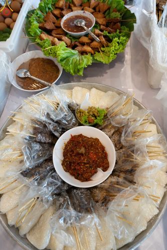 ภาพ No.188235:พิธีถวายภัตตาหารเป็นสังฆทาน แด่พระธรรมยาตรา ในโครงการธรรมยาตรา กตัญญูบูชา มหาปูชนียาจารย์ พระมงคลเทพมุนี(สด จนฺทสโร) พระผู้ปราบมาร อนุสรณ์สถาน 7 แห่ง ปีที่ 13 ณ สภาธรรมกายสากล วัดพระธรรมกาย วันที่ 2 มกราคม พ.ศ. 2568