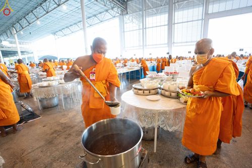 ภาพ No.188259:พิธีถวายภัตตาหารเป็นสังฆทาน แด่พระธรรมยาตรา ในโครงการธรรมยาตรา กตัญญูบูชา มหาปูชนียาจารย์ พระมงคลเทพมุนี(สด จนฺทสโร) พระผู้ปราบมาร อนุสรณ์สถาน 7 แห่ง ปีที่ 13 ณ สภาธรรมกายสากล วัดพระธรรมกาย วันที่ 2 มกราคม พ.ศ. 2568