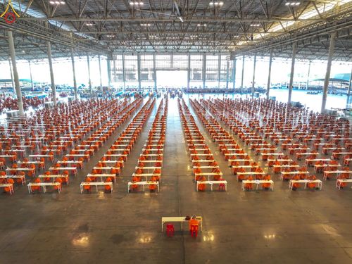 ภาพ No.188263:พิธีถวายภัตตาหารเป็นสังฆทาน แด่พระธรรมยาตรา ในโครงการธรรมยาตรา กตัญญูบูชา มหาปูชนียาจารย์ พระมงคลเทพมุนี(สด จนฺทสโร) พระผู้ปราบมาร อนุสรณ์สถาน 7 แห่ง ปีที่ 13 ณ สภาธรรมกายสากล วัดพระธรรมกาย วันที่ 2 มกราคม พ.ศ. 2568