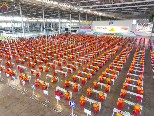 ภาพ No.188264:พิธีถวายภัตตาหารเป็นสังฆทาน แด่พระธรรมยาตรา ในโครงการธรรมยาตรา กตัญญูบูชา มหาปูชนียาจารย์ พระมงคลเทพมุนี(สด จนฺทสโร) พระผู้ปราบมาร อนุสรณ์สถาน 7 แห่ง ปีที่ 13 ณ สภาธรรมกายสากล วัดพระธรรมกาย วันที่ 2 มกราคม พ.ศ. 2568