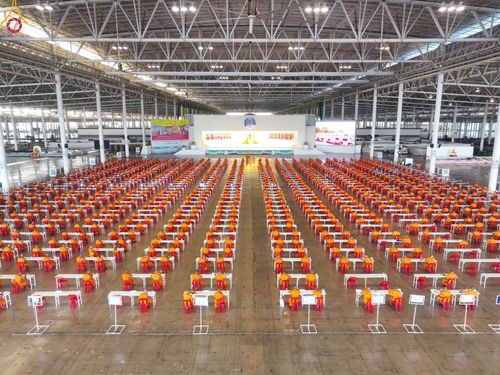 ภาพ No.188265:พิธีถวายภัตตาหารเป็นสังฆทาน แด่พระธรรมยาตรา ในโครงการธรรมยาตรา กตัญญูบูชา มหาปูชนียาจารย์ พระมงคลเทพมุนี(สด จนฺทสโร) พระผู้ปราบมาร อนุสรณ์สถาน 7 แห่ง ปีที่ 13 ณ สภาธรรมกายสากล วัดพระธรรมกาย วันที่ 2 มกราคม พ.ศ. 2568