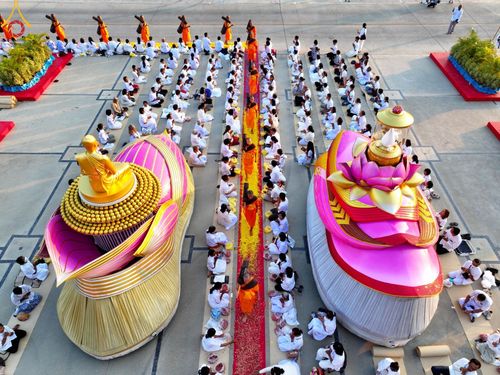 ภาพ No.188457:พิธีต้อนรับพระธรรมยาตรา ในโครงการธรรมยาตรา กตัญญูบูชา มหาปูชนียาจารย์ พระมงคลเทพมุนี(สด จนฺทสโร) พระผู้ปราบมาร อนุสรณ์สถาน 7 แห่ง ปีที่ 13 วันที่ 2 มกราคม พ.ศ. 2568 ณ วัดพระธรรมกาย จ.ปทุมธานี