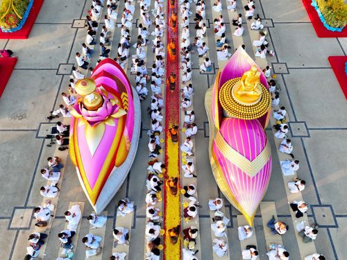 ภาพ No.188458:พิธีต้อนรับพระธรรมยาตรา ในโครงการธรรมยาตรา กตัญญูบูชา มหาปูชนียาจารย์ พระมงคลเทพมุนี(สด จนฺทสโร) พระผู้ปราบมาร อนุสรณ์สถาน 7 แห่ง ปีที่ 13 วันที่ 2 มกราคม พ.ศ. 2568 ณ วัดพระธรรมกาย จ.ปทุมธานี