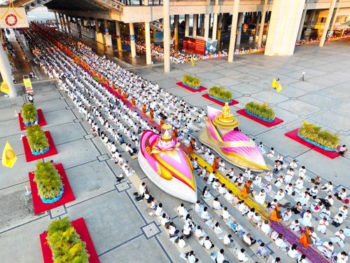 ภาพ No.188461:พิธีต้อนรับพระธรรมยาตรา ในโครงการธรรมยาตรา กตัญญูบูชา มหาปูชนียาจารย์ พระมงคลเทพมุนี(สด จนฺทสโร) พระผู้ปราบมาร อนุสรณ์สถาน 7 แห่ง ปีที่ 13 วันที่ 2 มกราคม พ.ศ. 2568 ณ วัดพระธรรมกาย จ.ปทุมธานี