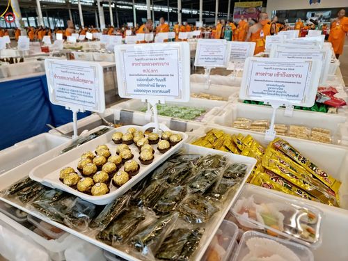 ภาพ No.188546:พิธีถวายภัตตาหารเป็นสังฆทาน แด่พระธรรมยาตรา ในโครงการธรรมยาตรา กตัญญูบูชา มหาปูชนียาจารย์ พระมงคลเทพมุนี(สด จนฺทสโร) พระผู้ปราบมาร อนุสรณ์สถาน 7 แห่ง ปีที่ 13 ณ สภาธรรมกายสากล วัดพระธรรมกาย วันที่ 3 มกราคม พ.ศ. 2568