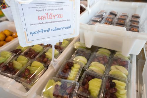 ภาพ No.188565:พิธีถวายภัตตาหารเป็นสังฆทาน แด่พระธรรมยาตรา ในโครงการธรรมยาตรา กตัญญูบูชา มหาปูชนียาจารย์ พระมงคลเทพมุนี(สด จนฺทสโร) พระผู้ปราบมาร อนุสรณ์สถาน 7 แห่ง ปีที่ 13 ณ สภาธรรมกายสากล วัดพระธรรมกาย วันที่ 3 มกราคม พ.ศ. 2568