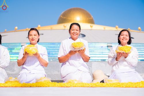 ภาพ No.188594:พิธีต้อนรับพระธรรมยาตรา ในโครงการธรรมยาตรา กตัญญูบูชา มหาปูชนียาจารย์ พระมงคลเทพมุนี(สด จนฺทสโร) พระผู้ปราบมาร อนุสรณ์สถาน 7 แห่ง ปีที่ 13 วันที่ 2 มกราคม พ.ศ. 2568 ณ วัดพระธรรมกาย จ.ปทุมธานี