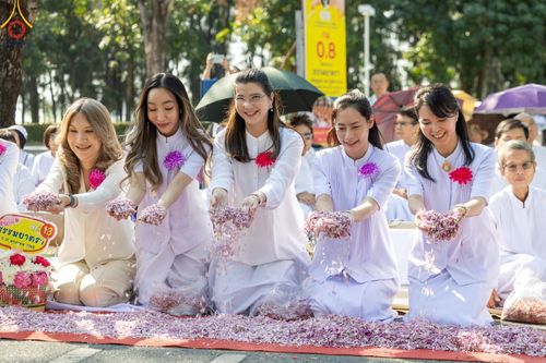 ภาพ No.188620:พิธีต้อนรับพระธรรมยาตรา ในโครงการธรรมยาตรา กตัญญูบูชา มหาปูชนียาจารย์ พระมงคลเทพมุนี(สด จนฺทสโร) พระผู้ปราบมาร อนุสรณ์สถาน 7 แห่ง ปีที่ 13 วันที่ 2 มกราคม พ.ศ. 2568 ณ วัดพระธรรมกาย จ.ปทุมธานี