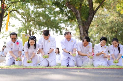 ภาพ No.188621:พิธีต้อนรับพระธรรมยาตรา ในโครงการธรรมยาตรา กตัญญูบูชา มหาปูชนียาจารย์ พระมงคลเทพมุนี(สด จนฺทสโร) พระผู้ปราบมาร อนุสรณ์สถาน 7 แห่ง ปีที่ 13 วันที่ 2 มกราคม พ.ศ. 2568 ณ วัดพระธรรมกาย จ.ปทุมธานี