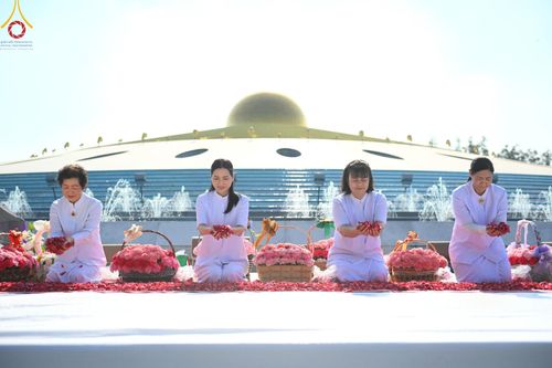 ภาพ No.188622:พิธีต้อนรับพระธรรมยาตรา ในโครงการธรรมยาตรา กตัญญูบูชา มหาปูชนียาจารย์ พระมงคลเทพมุนี(สด จนฺทสโร) พระผู้ปราบมาร อนุสรณ์สถาน 7 แห่ง ปีที่ 13 วันที่ 2 มกราคม พ.ศ. 2568 ณ วัดพระธรรมกาย จ.ปทุมธานี