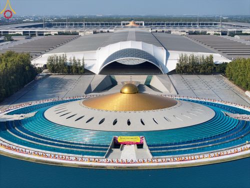 ภาพ No.188647:พิธีต้อนรับพระธรรมยาตรา ในโครงการธรรมยาตรา กตัญญูบูชา มหาปูชนียาจารย์ พระมงคลเทพมุนี(สด จนฺทสโร) พระผู้ปราบมาร อนุสรณ์สถาน 7 แห่ง ปีที่ 13 วันที่ 2 มกราคม พ.ศ. 2568 ณ วัดพระธรรมกาย จ.ปทุมธานี