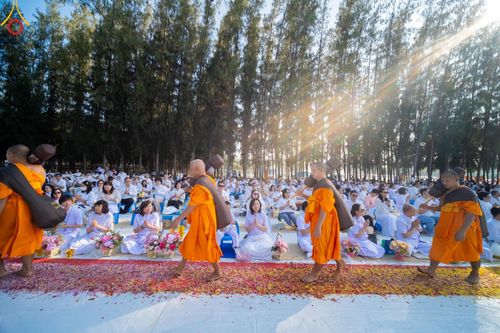 ภาพ No.188652:พิธีต้อนรับพระธรรมยาตรา ในโครงการธรรมยาตรา กตัญญูบูชา มหาปูชนียาจารย์ พระมงคลเทพมุนี(สด จนฺทสโร) พระผู้ปราบมาร อนุสรณ์สถาน 7 แห่ง ปีที่ 13 วันที่ 2 มกราคม พ.ศ. 2568 ณ วัดพระธรรมกาย จ.ปทุมธานี