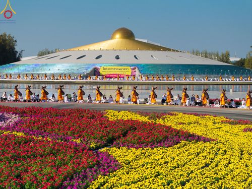 ภาพ No.188655:พิธีต้อนรับพระธรรมยาตรา ในโครงการธรรมยาตรา กตัญญูบูชา มหาปูชนียาจารย์ พระมงคลเทพมุนี(สด จนฺทสโร) พระผู้ปราบมาร อนุสรณ์สถาน 7 แห่ง ปีที่ 13 วันที่ 2 มกราคม พ.ศ. 2568 ณ วัดพระธรรมกาย จ.ปทุมธานี