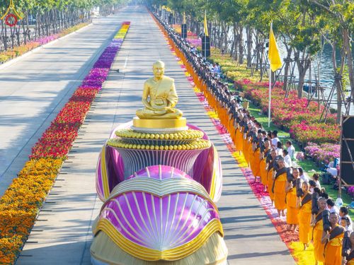 ภาพ No.188661:พิธีต้อนรับพระธรรมยาตรา ในโครงการธรรมยาตรา กตัญญูบูชา มหาปูชนียาจารย์ พระมงคลเทพมุนี(สด จนฺทสโร) พระผู้ปราบมาร อนุสรณ์สถาน 7 แห่ง ปีที่ 13 วันที่ 2 มกราคม พ.ศ. 2568 ณ วัดพระธรรมกาย จ.ปทุมธานี