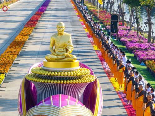 ภาพ No.188664:พิธีต้อนรับพระธรรมยาตรา ในโครงการธรรมยาตรา กตัญญูบูชา มหาปูชนียาจารย์ พระมงคลเทพมุนี(สด จนฺทสโร) พระผู้ปราบมาร อนุสรณ์สถาน 7 แห่ง ปีที่ 13 วันที่ 2 มกราคม พ.ศ. 2568 ณ วัดพระธรรมกาย จ.ปทุมธานี