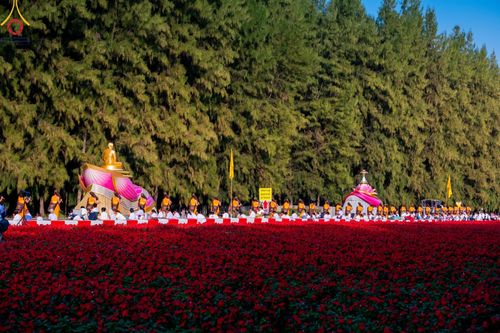 ภาพ No.188678:พิธีต้อนรับพระธรรมยาตรา ในโครงการธรรมยาตรา กตัญญูบูชา มหาปูชนียาจารย์ พระมงคลเทพมุนี(สด จนฺทสโร) พระผู้ปราบมาร อนุสรณ์สถาน 7 แห่ง ปีที่ 13 วันที่ 2 มกราคม พ.ศ. 2568 ณ วัดพระธรรมกาย จ.ปทุมธานี