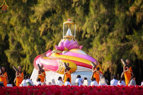 ภาพ No.188680:พิธีต้อนรับพระธรรมยาตรา ในโครงการธรรมยาตรา กตัญญูบูชา มหาปูชนียาจารย์ พระมงคลเทพมุนี(สด จนฺทสโร) พระผู้ปราบมาร อนุสรณ์สถาน 7 แห่ง ปีที่ 13 วันที่ 2 มกราคม พ.ศ. 2568 ณ วัดพระธรรมกาย จ.ปทุมธานี