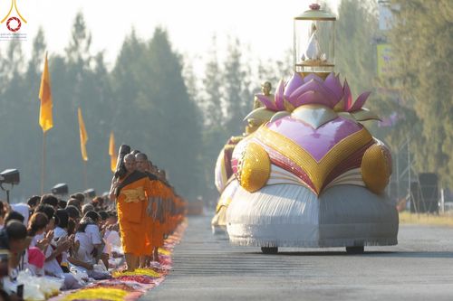 ภาพ No.188679:พิธีต้อนรับพระธรรมยาตรา ในโครงการธรรมยาตรา กตัญญูบูชา มหาปูชนียาจารย์ พระมงคลเทพมุนี(สด จนฺทสโร) พระผู้ปราบมาร อนุสรณ์สถาน 7 แห่ง ปีที่ 13 วันที่ 2 มกราคม พ.ศ. 2568 ณ วัดพระธรรมกาย จ.ปทุมธานี