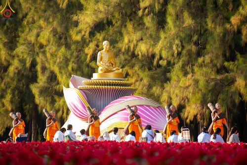 ภาพ No.188681:พิธีต้อนรับพระธรรมยาตรา ในโครงการธรรมยาตรา กตัญญูบูชา มหาปูชนียาจารย์ พระมงคลเทพมุนี(สด จนฺทสโร) พระผู้ปราบมาร อนุสรณ์สถาน 7 แห่ง ปีที่ 13 วันที่ 2 มกราคม พ.ศ. 2568 ณ วัดพระธรรมกาย จ.ปทุมธานี
