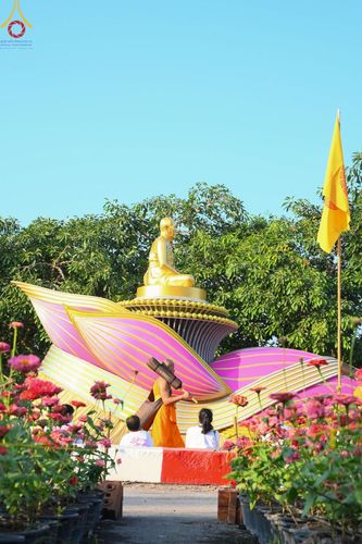 ภาพ No.188685:พิธีต้อนรับพระธรรมยาตรา ในโครงการธรรมยาตรา กตัญญูบูชา มหาปูชนียาจารย์ พระมงคลเทพมุนี(สด จนฺทสโร) พระผู้ปราบมาร อนุสรณ์สถาน 7 แห่ง ปีที่ 13 วันที่ 2 มกราคม พ.ศ. 2568 ณ วัดพระธรรมกาย จ.ปทุมธานี