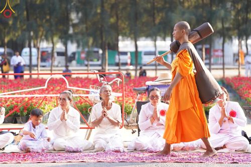ภาพ No.188686:พิธีต้อนรับพระธรรมยาตรา ในโครงการธรรมยาตรา กตัญญูบูชา มหาปูชนียาจารย์ พระมงคลเทพมุนี(สด จนฺทสโร) พระผู้ปราบมาร อนุสรณ์สถาน 7 แห่ง ปีที่ 13 วันที่ 2 มกราคม พ.ศ. 2568 ณ วัดพระธรรมกาย จ.ปทุมธานี