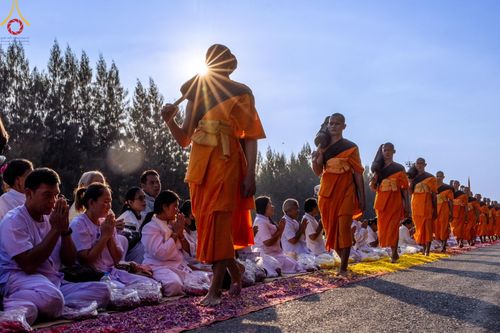 ภาพ No.188687:พิธีต้อนรับพระธรรมยาตรา ในโครงการธรรมยาตรา กตัญญูบูชา มหาปูชนียาจารย์ พระมงคลเทพมุนี(สด จนฺทสโร) พระผู้ปราบมาร อนุสรณ์สถาน 7 แห่ง ปีที่ 13 วันที่ 2 มกราคม พ.ศ. 2568 ณ วัดพระธรรมกาย จ.ปทุมธานี