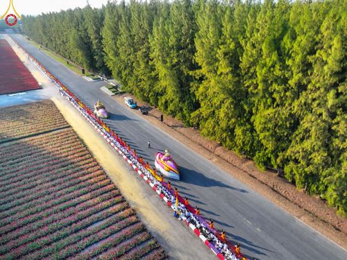 ภาพ No.188698:พิธีต้อนรับพระธรรมยาตรา ในโครงการธรรมยาตรา กตัญญูบูชา มหาปูชนียาจารย์ พระมงคลเทพมุนี(สด จนฺทสโร) พระผู้ปราบมาร อนุสรณ์สถาน 7 แห่ง ปีที่ 13 วันที่ 2 มกราคม พ.ศ. 2568 ณ วัดพระธรรมกาย จ.ปทุมธานี