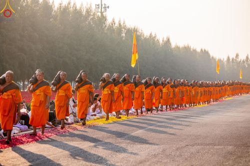 ภาพ No.188699:พิธีต้อนรับพระธรรมยาตรา ในโครงการธรรมยาตรา กตัญญูบูชา มหาปูชนียาจารย์ พระมงคลเทพมุนี(สด จนฺทสโร) พระผู้ปราบมาร อนุสรณ์สถาน 7 แห่ง ปีที่ 13 วันที่ 2 มกราคม พ.ศ. 2568 ณ วัดพระธรรมกาย จ.ปทุมธานี