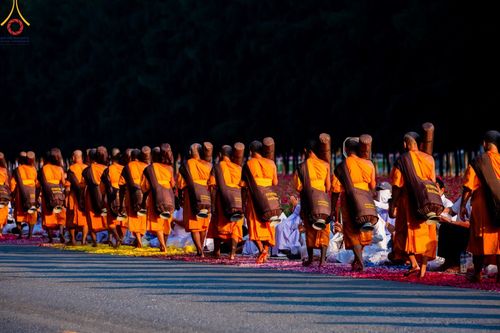 ภาพ No.188701:พิธีต้อนรับพระธรรมยาตรา ในโครงการธรรมยาตรา กตัญญูบูชา มหาปูชนียาจารย์ พระมงคลเทพมุนี(สด จนฺทสโร) พระผู้ปราบมาร อนุสรณ์สถาน 7 แห่ง ปีที่ 13 วันที่ 2 มกราคม พ.ศ. 2568 ณ วัดพระธรรมกาย จ.ปทุมธานี