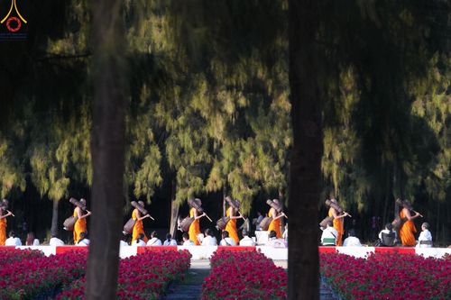 ภาพ No.188702:พิธีต้อนรับพระธรรมยาตรา ในโครงการธรรมยาตรา กตัญญูบูชา มหาปูชนียาจารย์ พระมงคลเทพมุนี(สด จนฺทสโร) พระผู้ปราบมาร อนุสรณ์สถาน 7 แห่ง ปีที่ 13 วันที่ 2 มกราคม พ.ศ. 2568 ณ วัดพระธรรมกาย จ.ปทุมธานี