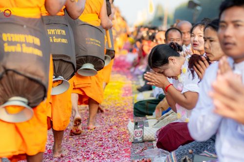 ภาพ No.188706:พิธีต้อนรับพระธรรมยาตรา ในโครงการธรรมยาตรา กตัญญูบูชา มหาปูชนียาจารย์ พระมงคลเทพมุนี(สด จนฺทสโร) พระผู้ปราบมาร อนุสรณ์สถาน 7 แห่ง ปีที่ 13 วันที่ 2 มกราคม พ.ศ. 2568 ณ วัดพระธรรมกาย จ.ปทุมธานี