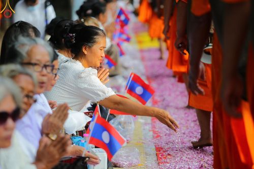 ภาพ No.188790:พิธีต้อนรับพระธรรมยาตรา ในโครงการธรรมยาตรา กตัญญูบูชา มหาปูชนียาจารย์ พระมงคลเทพมุนี(สด จนฺทสโร) พระผู้ปราบมาร อนุสรณ์สถาน 7 แห่ง ปีที่ 13 วันที่ 3 มกราคม พ.ศ. 2568 ณ อนุสรณ์สถานมหาวิหารพระมงคลเทพมุนี (โลตัสแลนด์) อ.สองพี่น้อง จ.สุพรรณบุรี