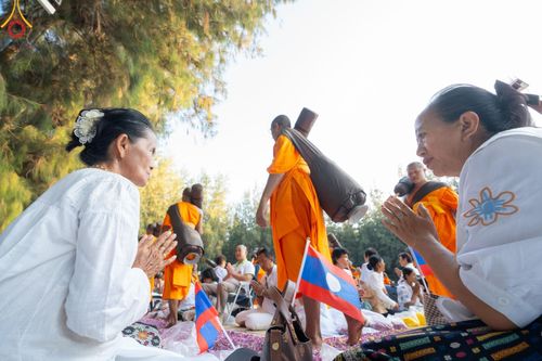 ภาพ No.188792:พิธีต้อนรับพระธรรมยาตรา ในโครงการธรรมยาตรา กตัญญูบูชา มหาปูชนียาจารย์ พระมงคลเทพมุนี(สด จนฺทสโร) พระผู้ปราบมาร อนุสรณ์สถาน 7 แห่ง ปีที่ 13 วันที่ 3 มกราคม พ.ศ. 2568 ณ อนุสรณ์สถานมหาวิหารพระมงคลเทพมุนี (โลตัสแลนด์) อ.สองพี่น้อง จ.สุพรรณบุรี