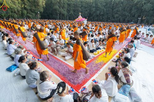ภาพ No.188791:พิธีต้อนรับพระธรรมยาตรา ในโครงการธรรมยาตรา กตัญญูบูชา มหาปูชนียาจารย์ พระมงคลเทพมุนี(สด จนฺทสโร) พระผู้ปราบมาร อนุสรณ์สถาน 7 แห่ง ปีที่ 13 วันที่ 3 มกราคม พ.ศ. 2568 ณ อนุสรณ์สถานมหาวิหารพระมงคลเทพมุนี (โลตัสแลนด์) อ.สองพี่น้อง จ.สุพรรณบุรี