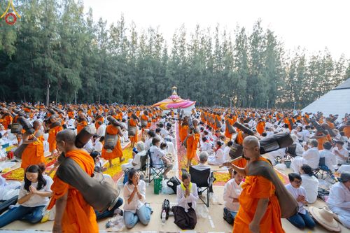 ภาพ No.188794:พิธีต้อนรับพระธรรมยาตรา ในโครงการธรรมยาตรา กตัญญูบูชา มหาปูชนียาจารย์ พระมงคลเทพมุนี(สด จนฺทสโร) พระผู้ปราบมาร อนุสรณ์สถาน 7 แห่ง ปีที่ 13 วันที่ 3 มกราคม พ.ศ. 2568 ณ อนุสรณ์สถานมหาวิหารพระมงคลเทพมุนี (โลตัสแลนด์) อ.สองพี่น้อง จ.สุพรรณบุรี
