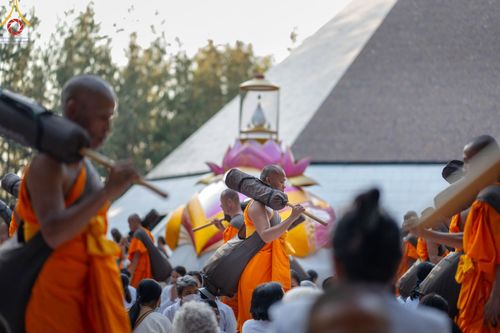 ภาพ No.188797:พิธีต้อนรับพระธรรมยาตรา ในโครงการธรรมยาตรา กตัญญูบูชา มหาปูชนียาจารย์ พระมงคลเทพมุนี(สด จนฺทสโร) พระผู้ปราบมาร อนุสรณ์สถาน 7 แห่ง ปีที่ 13 วันที่ 3 มกราคม พ.ศ. 2568 ณ อนุสรณ์สถานมหาวิหารพระมงคลเทพมุนี (โลตัสแลนด์) อ.สองพี่น้อง จ.สุพรรณบุรี
