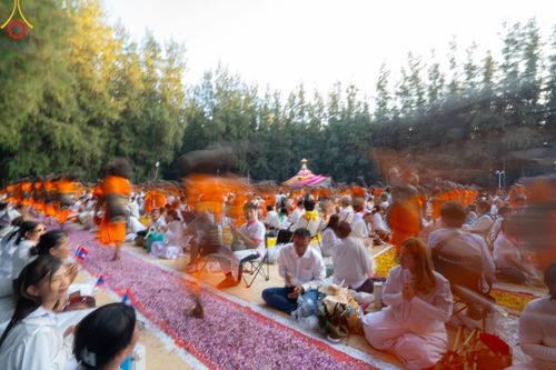 ภาพ No.188800:พิธีต้อนรับพระธรรมยาตรา ในโครงการธรรมยาตรา กตัญญูบูชา มหาปูชนียาจารย์ พระมงคลเทพมุนี(สด จนฺทสโร) พระผู้ปราบมาร อนุสรณ์สถาน 7 แห่ง ปีที่ 13 วันที่ 3 มกราคม พ.ศ. 2568 ณ อนุสรณ์สถานมหาวิหารพระมงคลเทพมุนี (โลตัสแลนด์) อ.สองพี่น้อง จ.สุพรรณบุรี
