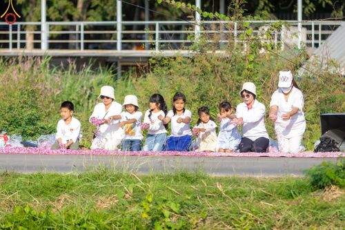ภาพ No.188804:พิธีต้อนรับพระธรรมยาตรา ในโครงการธรรมยาตรา กตัญญูบูชา มหาปูชนียาจารย์ พระมงคลเทพมุนี(สด จนฺทสโร) พระผู้ปราบมาร อนุสรณ์สถาน 7 แห่ง ปีที่ 13 วันที่ 3 มกราคม พ.ศ. 2568 ณ อนุสรณ์สถานมหาวิหารพระมงคลเทพมุนี (โลตัสแลนด์) อ.สองพี่น้อง จ.สุพรรณบุรี