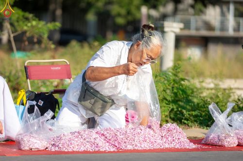 ภาพ No.188805:พิธีต้อนรับพระธรรมยาตรา ในโครงการธรรมยาตรา กตัญญูบูชา มหาปูชนียาจารย์ พระมงคลเทพมุนี(สด จนฺทสโร) พระผู้ปราบมาร อนุสรณ์สถาน 7 แห่ง ปีที่ 13 วันที่ 3 มกราคม พ.ศ. 2568 ณ อนุสรณ์สถานมหาวิหารพระมงคลเทพมุนี (โลตัสแลนด์) อ.สองพี่น้อง จ.สุพรรณบุรี
