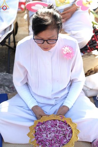 ภาพ No.188808:พิธีต้อนรับพระธรรมยาตรา ในโครงการธรรมยาตรา กตัญญูบูชา มหาปูชนียาจารย์ พระมงคลเทพมุนี(สด จนฺทสโร) พระผู้ปราบมาร อนุสรณ์สถาน 7 แห่ง ปีที่ 13 วันที่ 3 มกราคม พ.ศ. 2568 ณ อนุสรณ์สถานมหาวิหารพระมงคลเทพมุนี (โลตัสแลนด์) อ.สองพี่น้อง จ.สุพรรณบุรี