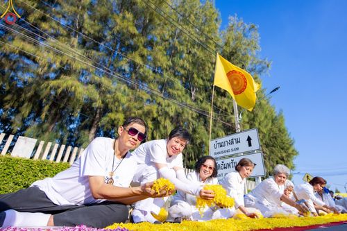 ภาพ No.188815:พิธีต้อนรับพระธรรมยาตรา ในโครงการธรรมยาตรา กตัญญูบูชา มหาปูชนียาจารย์ พระมงคลเทพมุนี(สด จนฺทสโร) พระผู้ปราบมาร อนุสรณ์สถาน 7 แห่ง ปีที่ 13 วันที่ 3 มกราคม พ.ศ. 2568 ณ อนุสรณ์สถานมหาวิหารพระมงคลเทพมุนี (โลตัสแลนด์) อ.สองพี่น้อง จ.สุพรรณบุรี