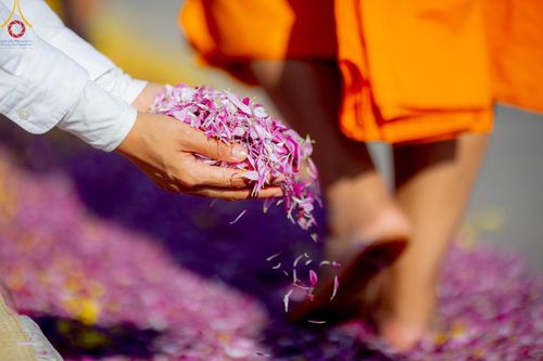 ภาพ No.188817:พิธีต้อนรับพระธรรมยาตรา ในโครงการธรรมยาตรา กตัญญูบูชา มหาปูชนียาจารย์ พระมงคลเทพมุนี(สด จนฺทสโร) พระผู้ปราบมาร อนุสรณ์สถาน 7 แห่ง ปีที่ 13 วันที่ 3 มกราคม พ.ศ. 2568 ณ อนุสรณ์สถานมหาวิหารพระมงคลเทพมุนี (โลตัสแลนด์) อ.สองพี่น้อง จ.สุพรรณบุรี