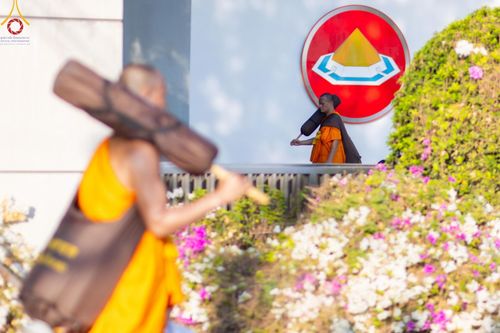 ภาพ No.188821:พิธีต้อนรับพระธรรมยาตรา ในโครงการธรรมยาตรา กตัญญูบูชา มหาปูชนียาจารย์ พระมงคลเทพมุนี(สด จนฺทสโร) พระผู้ปราบมาร อนุสรณ์สถาน 7 แห่ง ปีที่ 13 วันที่ 3 มกราคม พ.ศ. 2568 ณ อนุสรณ์สถานมหาวิหารพระมงคลเทพมุนี (โลตัสแลนด์) อ.สองพี่น้อง จ.สุพรรณบุรี