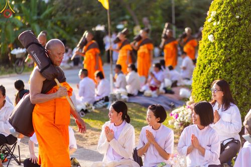 ภาพ No.188822:พิธีต้อนรับพระธรรมยาตรา ในโครงการธรรมยาตรา กตัญญูบูชา มหาปูชนียาจารย์ พระมงคลเทพมุนี(สด จนฺทสโร) พระผู้ปราบมาร อนุสรณ์สถาน 7 แห่ง ปีที่ 13 วันที่ 3 มกราคม พ.ศ. 2568 ณ อนุสรณ์สถานมหาวิหารพระมงคลเทพมุนี (โลตัสแลนด์) อ.สองพี่น้อง จ.สุพรรณบุรี