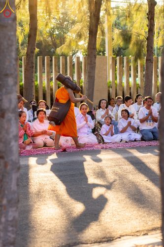 ภาพ No.188824:พิธีต้อนรับพระธรรมยาตรา ในโครงการธรรมยาตรา กตัญญูบูชา มหาปูชนียาจารย์ พระมงคลเทพมุนี(สด จนฺทสโร) พระผู้ปราบมาร อนุสรณ์สถาน 7 แห่ง ปีที่ 13 วันที่ 3 มกราคม พ.ศ. 2568 ณ อนุสรณ์สถานมหาวิหารพระมงคลเทพมุนี (โลตัสแลนด์) อ.สองพี่น้อง จ.สุพรรณบุรี
