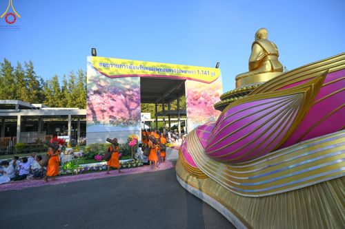 ภาพ No.188834:พิธีต้อนรับพระธรรมยาตรา ในโครงการธรรมยาตรา กตัญญูบูชา มหาปูชนียาจารย์ พระมงคลเทพมุนี(สด จนฺทสโร) พระผู้ปราบมาร อนุสรณ์สถาน 7 แห่ง ปีที่ 13 วันที่ 3 มกราคม พ.ศ. 2568 ณ อนุสรณ์สถานมหาวิหารพระมงคลเทพมุนี (โลตัสแลนด์) อ.สองพี่น้อง จ.สุพรรณบุรี
